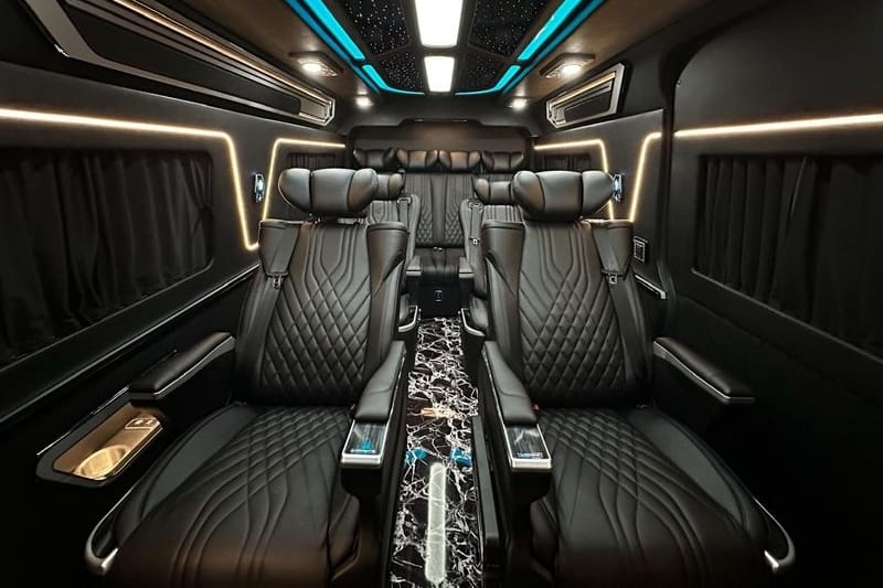 Toyota Hiace Rasa Alphard !! Intip Modifikasi Gokil Hardy Classic yang Super Mewah