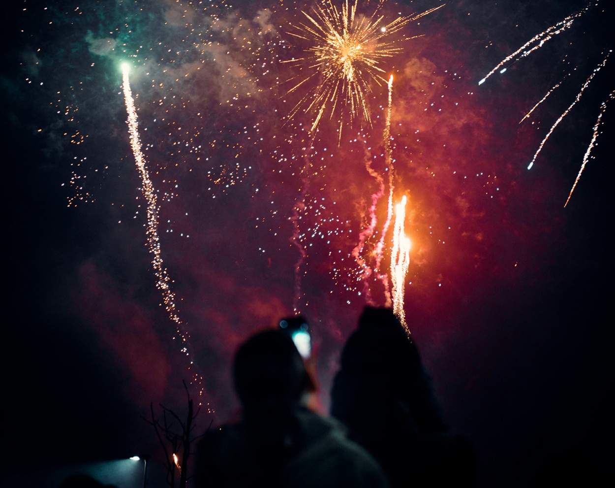 Wujud Empati Korban Bencana Sumatera, Sejumlah Daerah Ini Pilih Larang Pesta Kembang Api Malam Tahun Baru