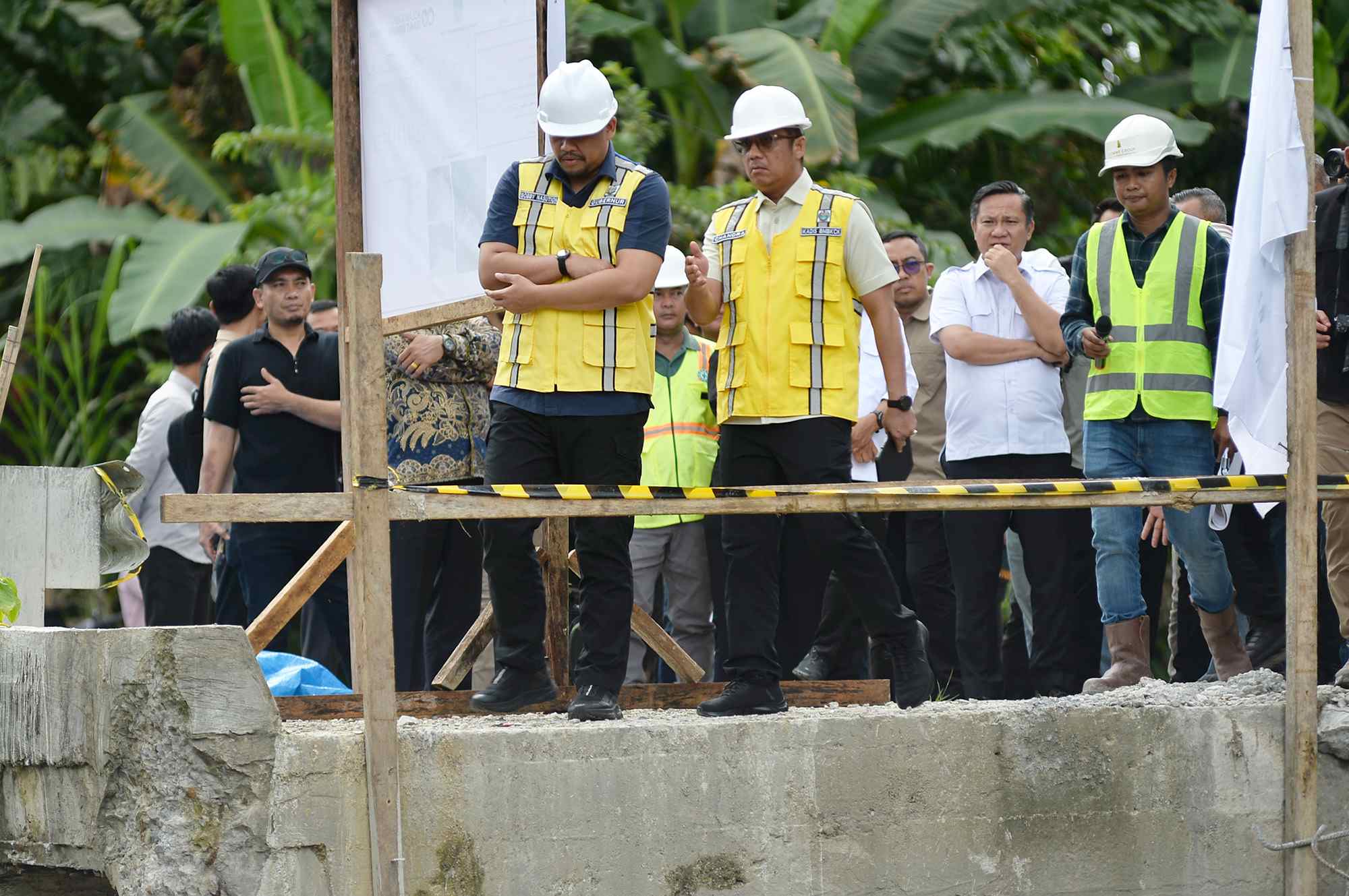 Bobby Nasution Minta Proyek Turap di Perbatasan Nias-Nias Barat Dikebut Jelang Nataru