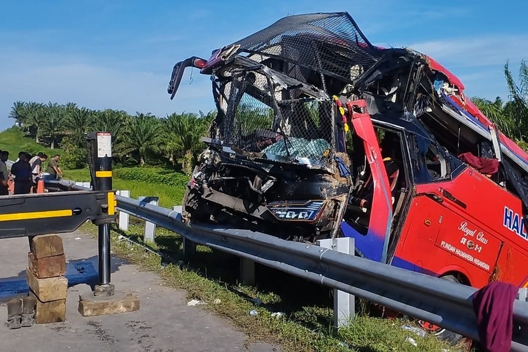 Viral !! Kecelakaan Bus Halmahera di Tol Sumut, Ini Kronologi Lengkapnya