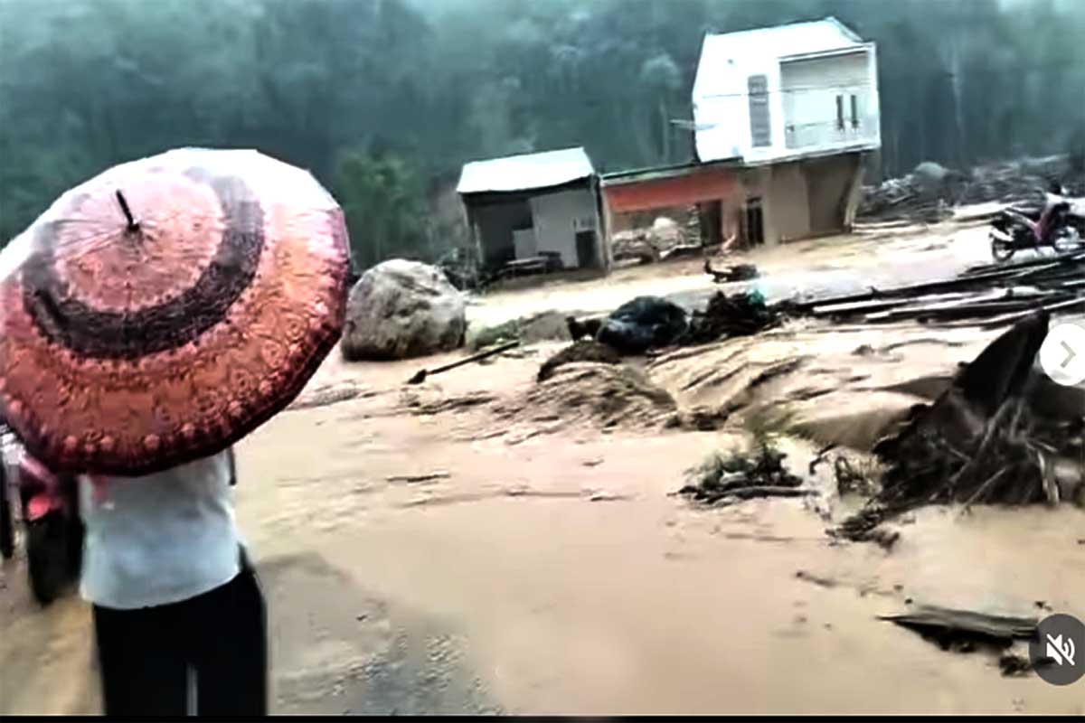 Terjadi Lagi! Banjir Bandang Hancurkan Jembatan dan Tanggul di Tapteng,  Warga Kembali Mengungsi