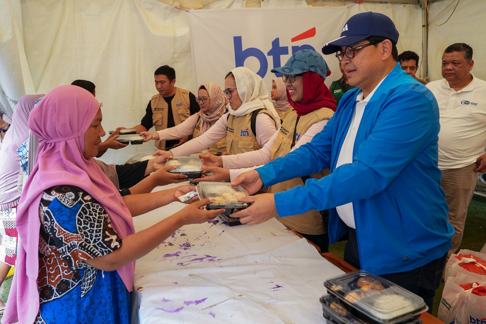 Srikandi BTN Turun Langsung Salurkan Bantuan Bagi Para Ibu dan Anak Korban Bencana di Aceh Tamiang