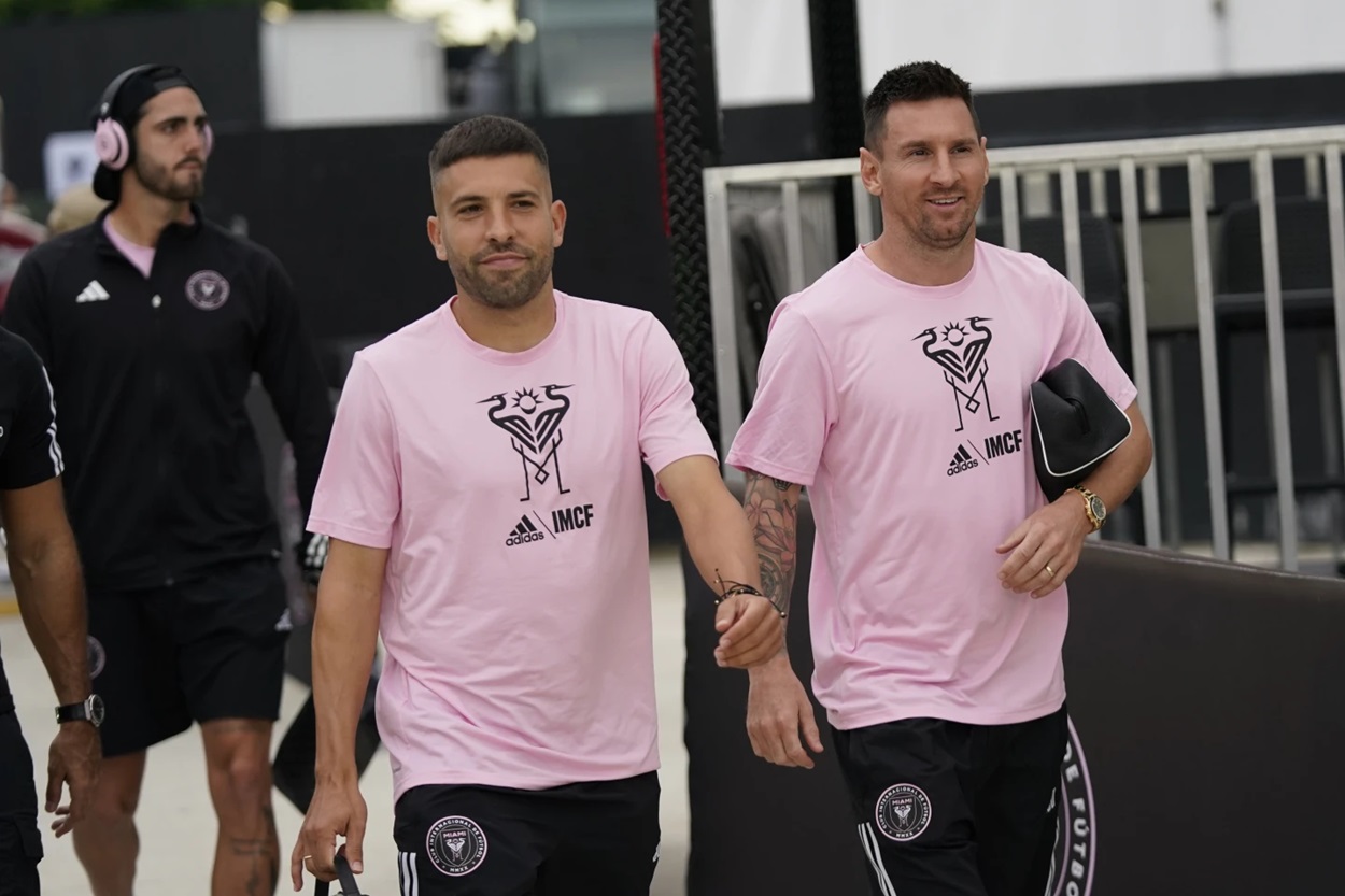 Tanpa Messi, Inter Miami Hanya Imbang Lawan Cincinnati: Drama Skorsing dan Emosi di Pinggir Lapangan!