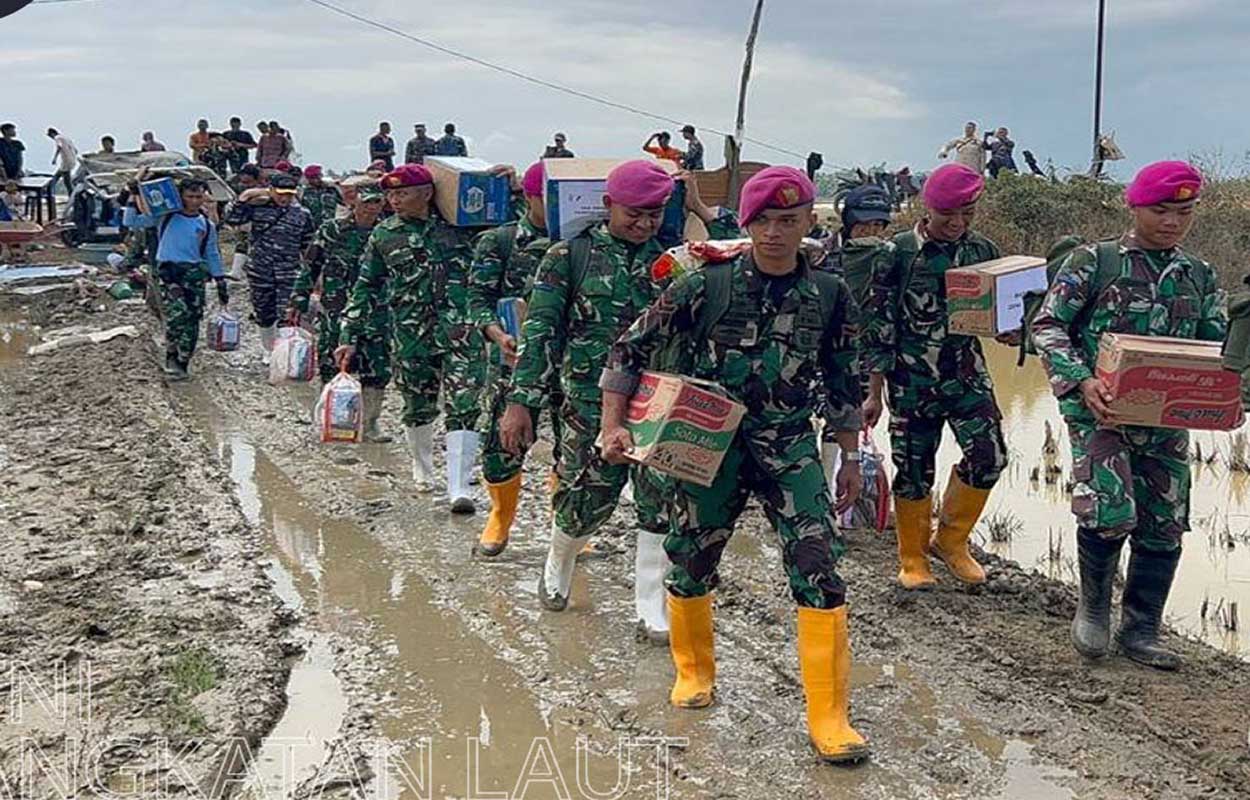TNI AL Distribusikan Logistik Bencana ke Wilayah Terpencil Aceh dan Sumatera Lewat Jalur Udara