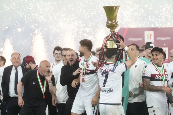 Resmi! Vincenzo Italiano Perpanjang Kontrak di Bologna hingga 2027 Usai Bawa Klub Juara Piala Italia