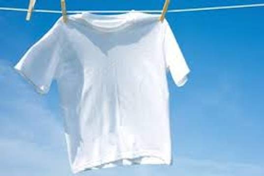 Anti Kusam !! Ini Cara Menjaga Baju Putih Tetap Bersih dan Cemerlang