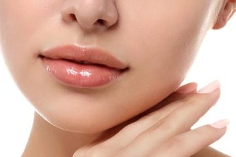 Tren Tinted Lip Balm : Bibir Lembap, Segar, dan Glossy Kini Jadi Wajib Punya