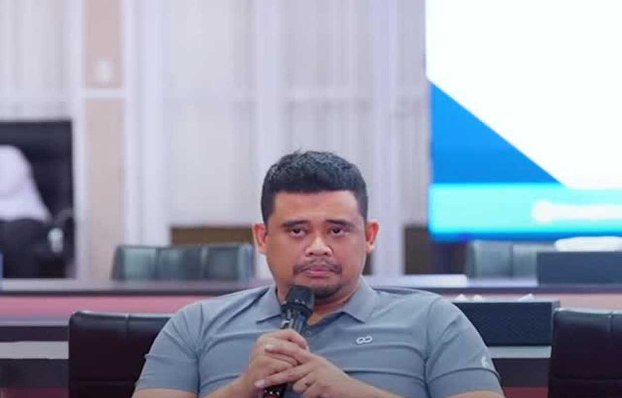 Illegal Logging? Ribuan Gelondongan Kayu Hanyut Saat Banjir Sumut, Bobby: Fokus Evakuasi Warga Dulu