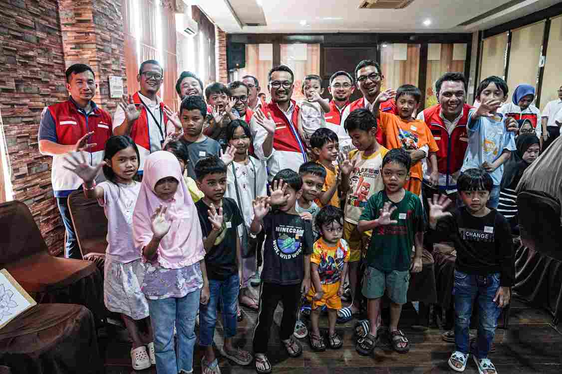 Direktur Utama Pertamina Patra Niaga Tinjau Pekerja dan Keluarga Terdampak Banjir di Medan