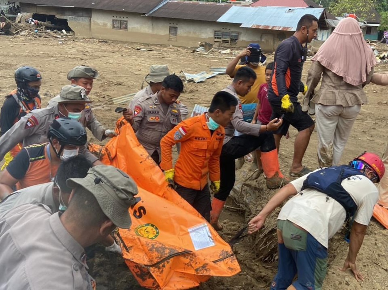 Korban Tewas Banjir Bandang Sumatera Tembus 969 Jiwa, Pengungsi Mencapai 894 Ribu: Aceh Jadi Titik Terberat