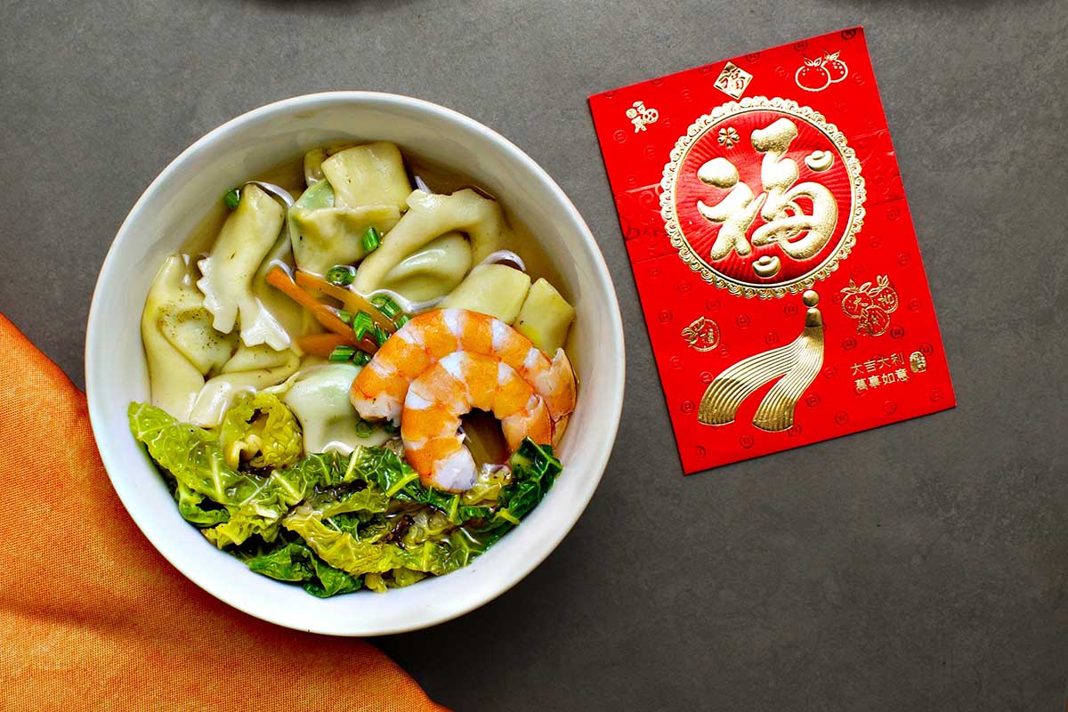 Bukan Sekadar Bagi Uang, Terungkap Rahasia di Balik Amplop Merah Imlek yang Jadi Rebutan di Sintang!