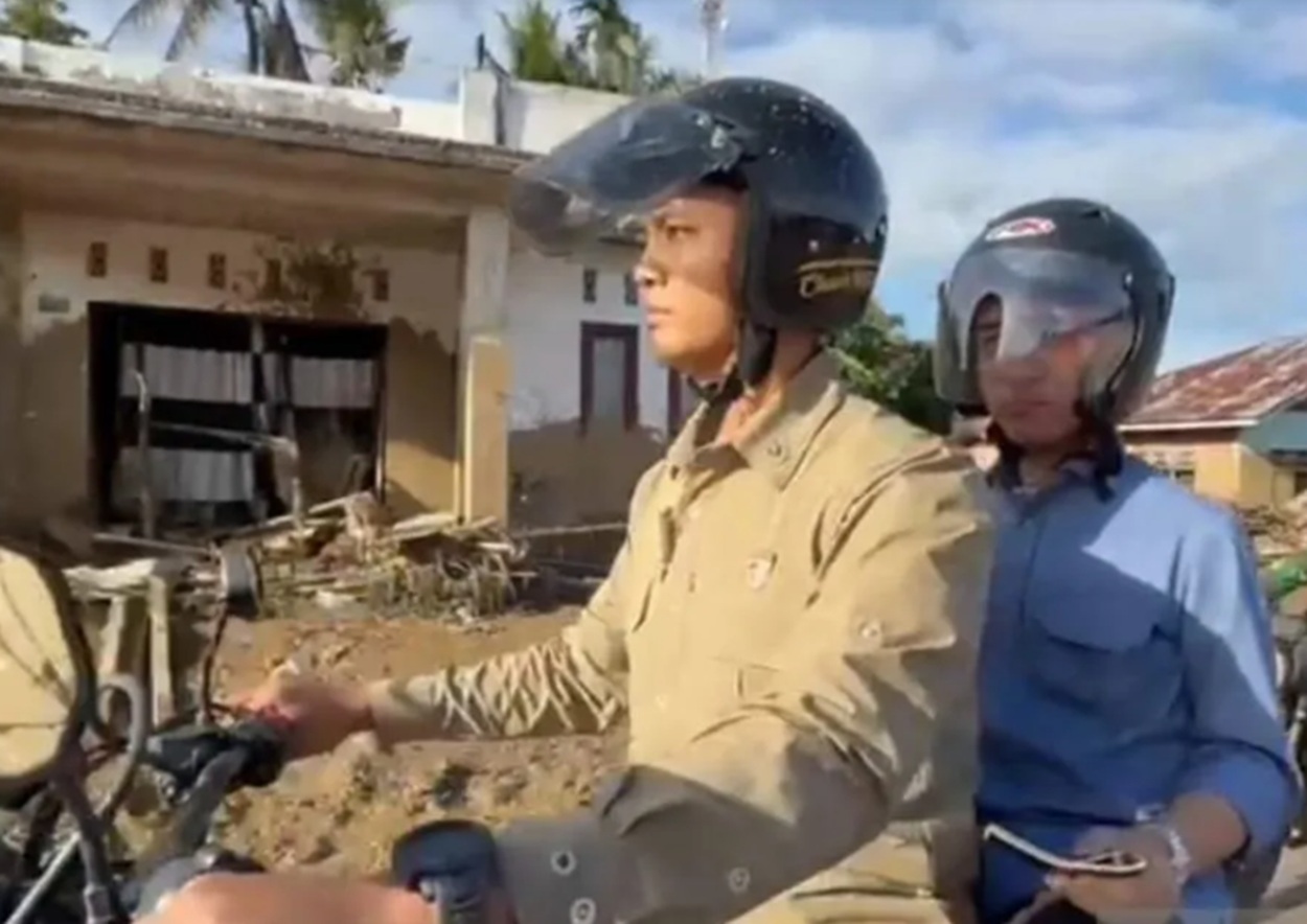 Akses Sulit! Wapres Gibran Naik Motor Trail Tembus Lokasi Bencana di Kabupaten Agam