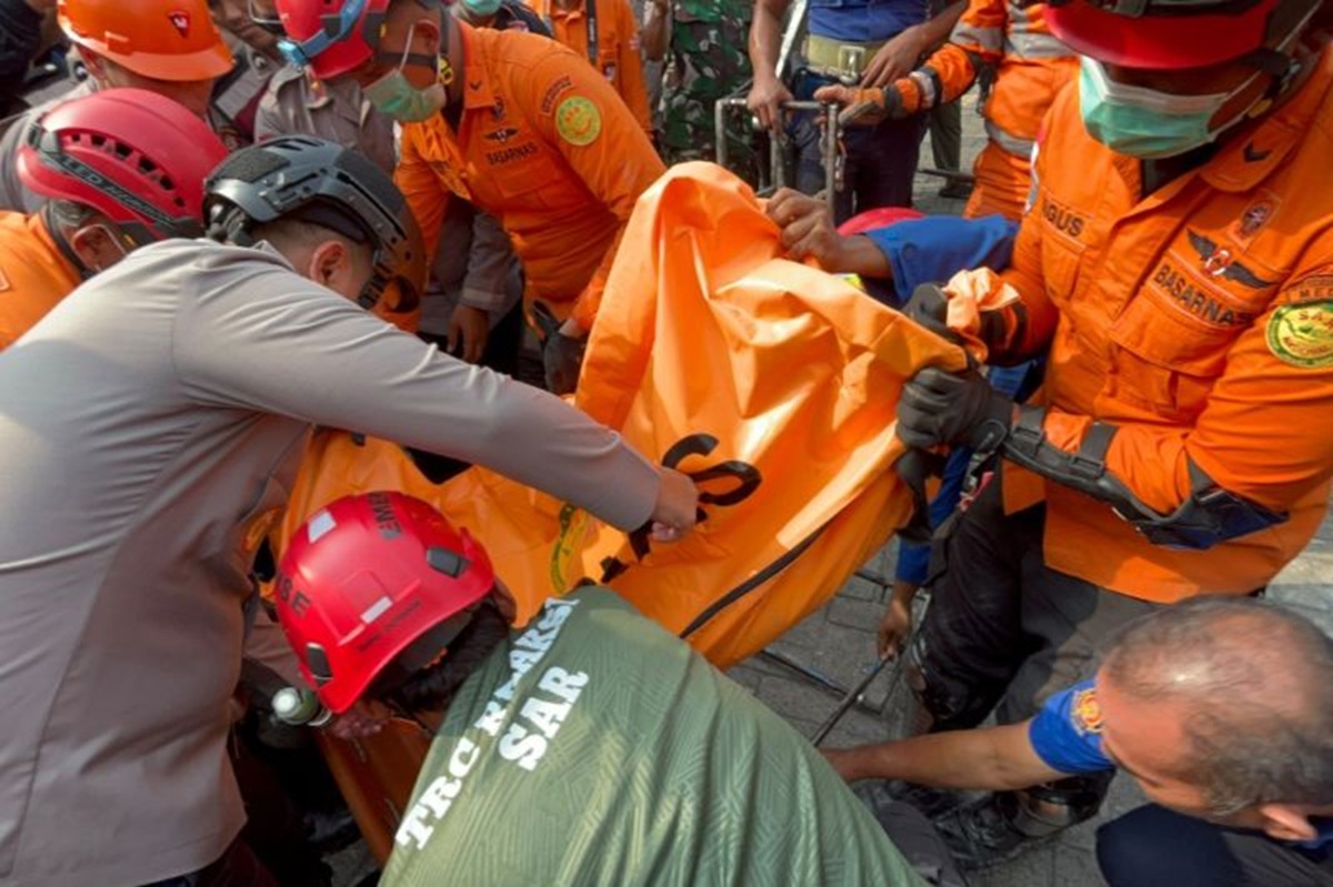 Tim SAR Tambah Sektor Evakuasi Reruntuhan Rumah Polonia Medan, Temukan Satu Korban Lagi