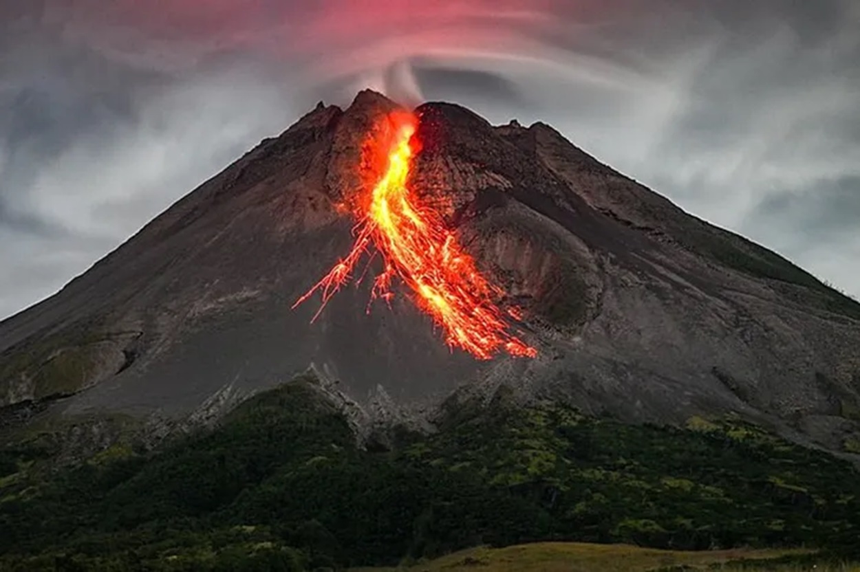 Gunung Marapi Meletus Dua Kali dalam Sehari, Warga Dihimbau Waspada Radius 3 Kilometer