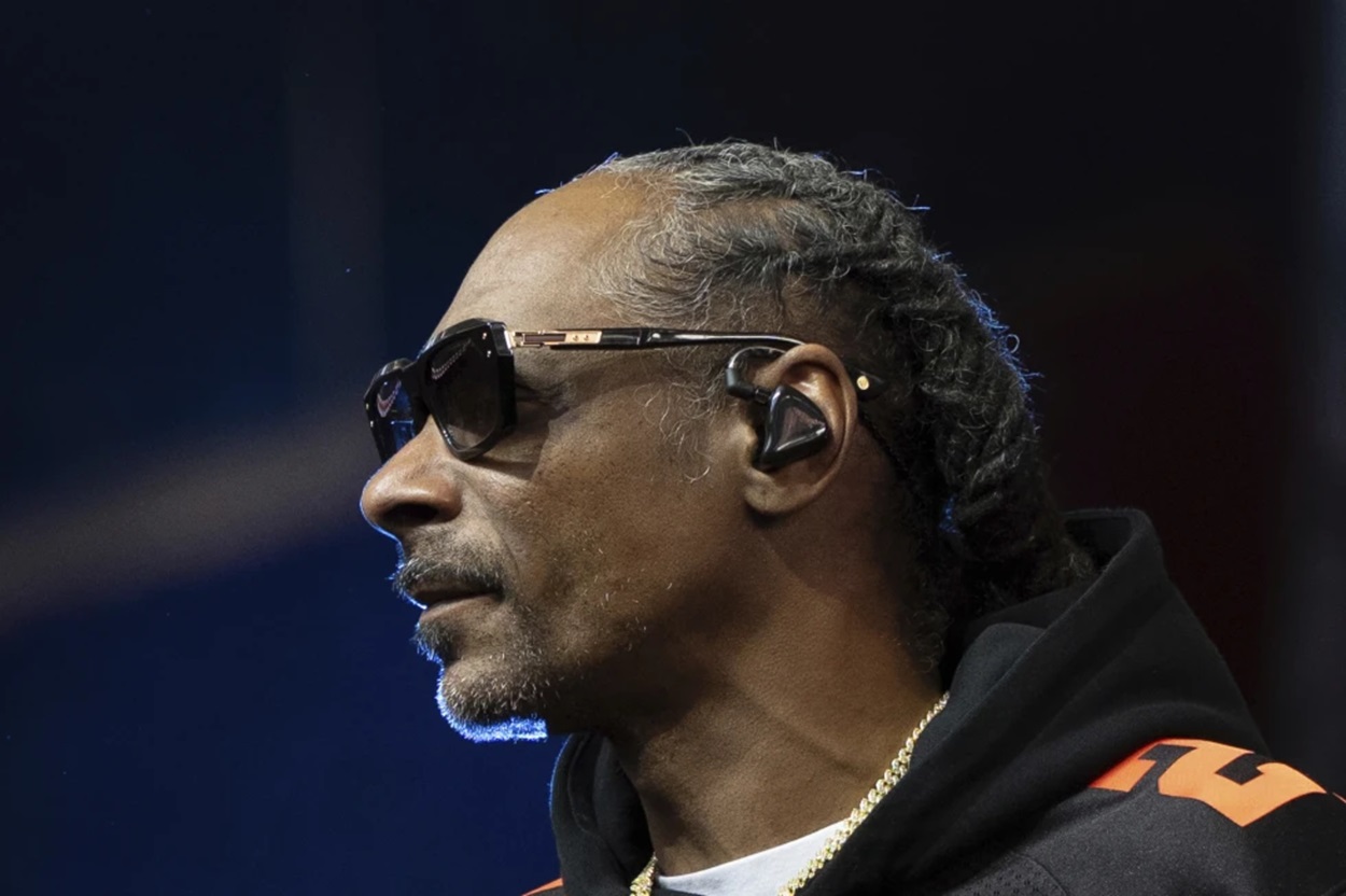 Rapper Legendaris AS Snoop Dogg Resmi Jadi Pemilik Klub Sepak Bola Swansea City, Bareng Luka Modric!