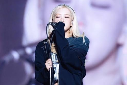 Rose Blackpink Tampil Keren di Tokyo, Kolaborasi Levis Hadirkan Estetika Rock