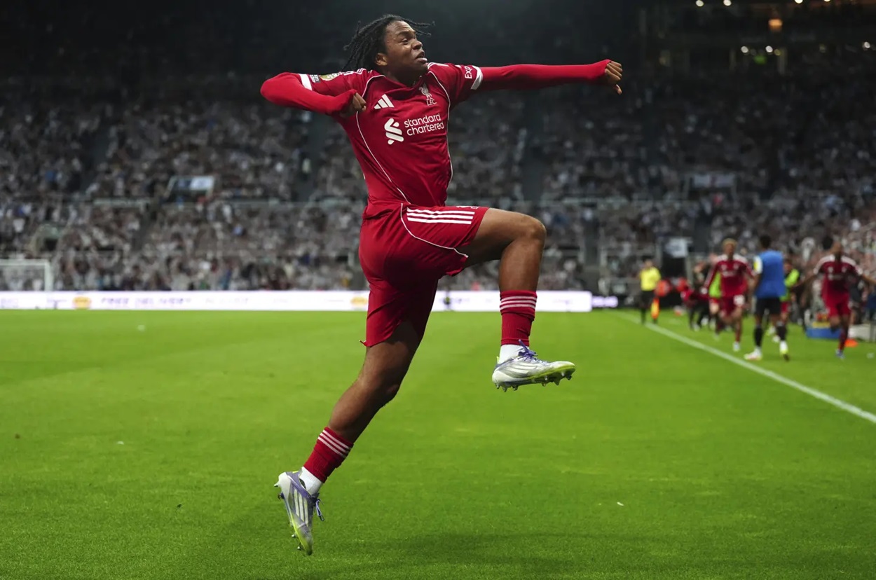 Debut Sensasional! Rio Ngumoha Cetak Gol Penentu, Liverpool Kalahkan Newcastle 10 Pemain di Menit Akhir