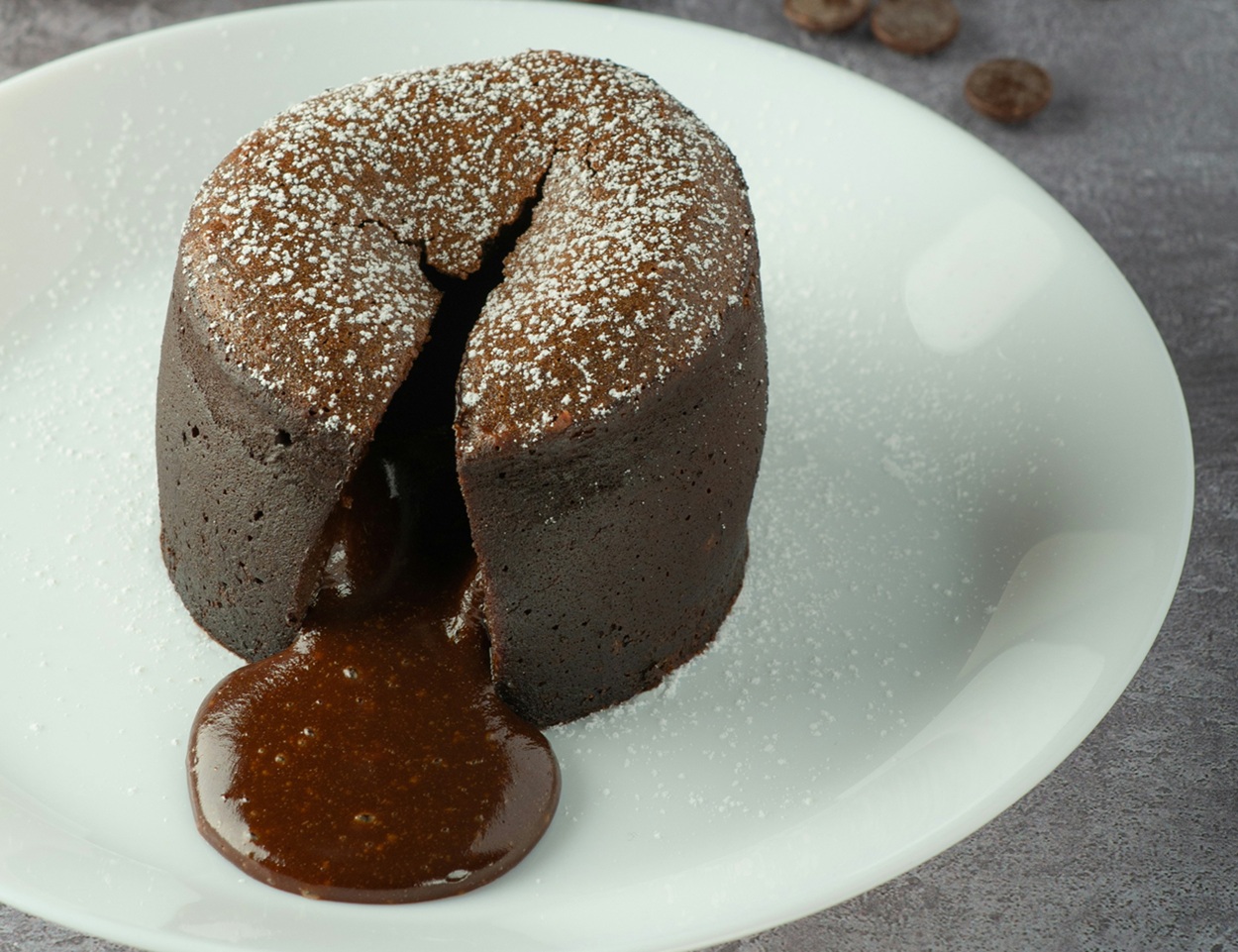 Lava Cake: Cokelat Hangat Meleleh yang Manjakan Lidah dan Bikin Mood Naik