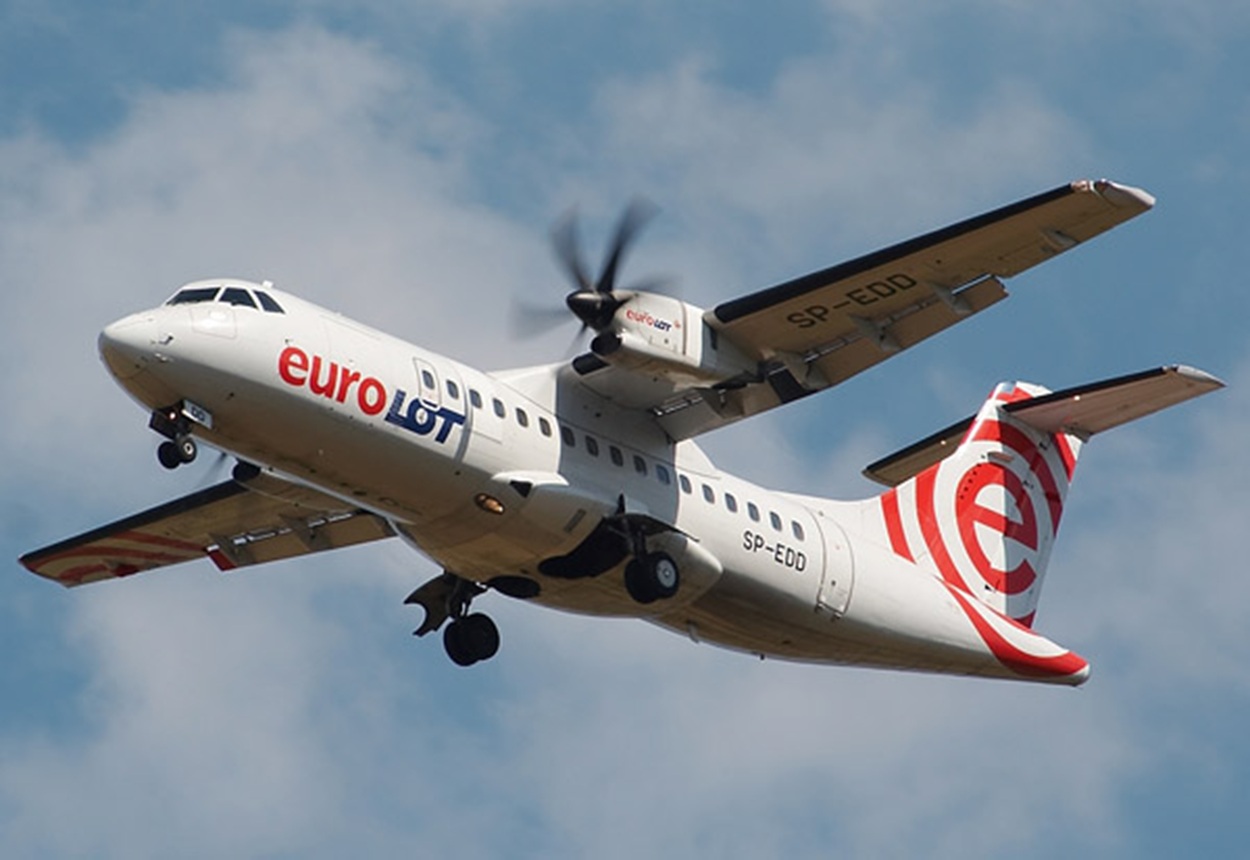 Darurat di Langit Maros: Pesawat Indonesia Air Transport Rute Jogja-Makassar Hilang Kontak