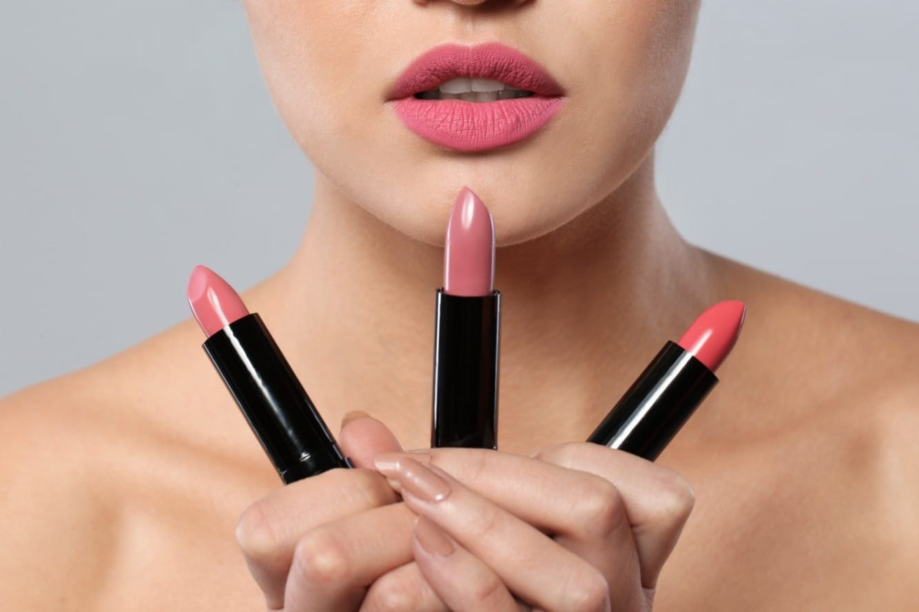 Lipstik Bisa Mempermuda Usia Wajah ?? Ini 3 Warna yang Wajib Dicoba di Tahun 2026