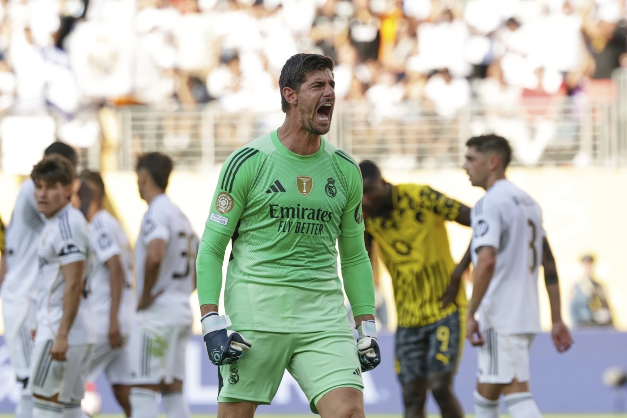 Aksi Penyelamatan Spektakuler Courtois Antar Real Madrid Menang Dramatis 3-2 Atas Dortmund