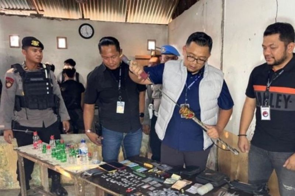 Sarang Sabu 24 Jam di Gang Gitar Dirobohkan Polisi, Ibu Rumah Tangga Jadi Bandar