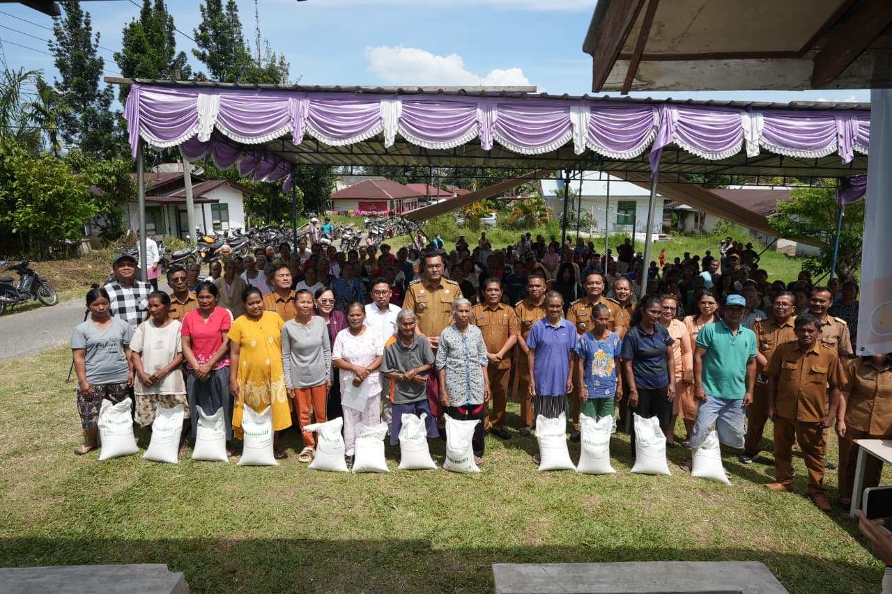 Pemkab Toba Salurkan 741 Ton Bantuan Beras untuk 24.713 KK