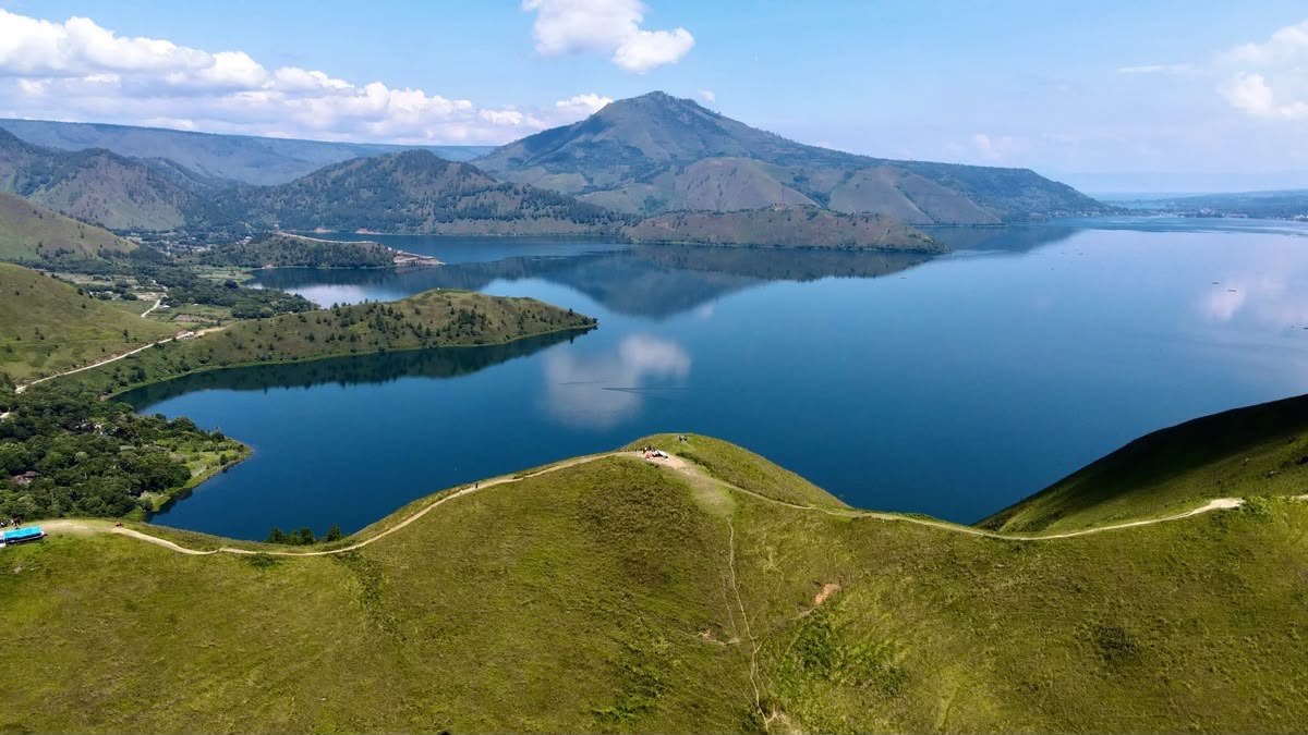 Bukit Holbung Sumatera Utara, Tempat Menikmati Keindahan Danau Toba dari Ketinggian