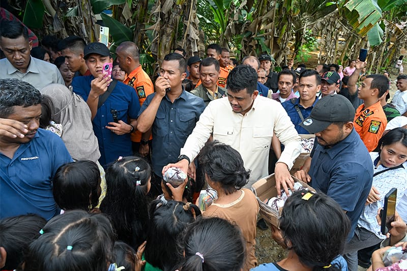 Gubernur Bobby Nasution Turun Temui Warga Korban Banjir di Tapanuli Tengah