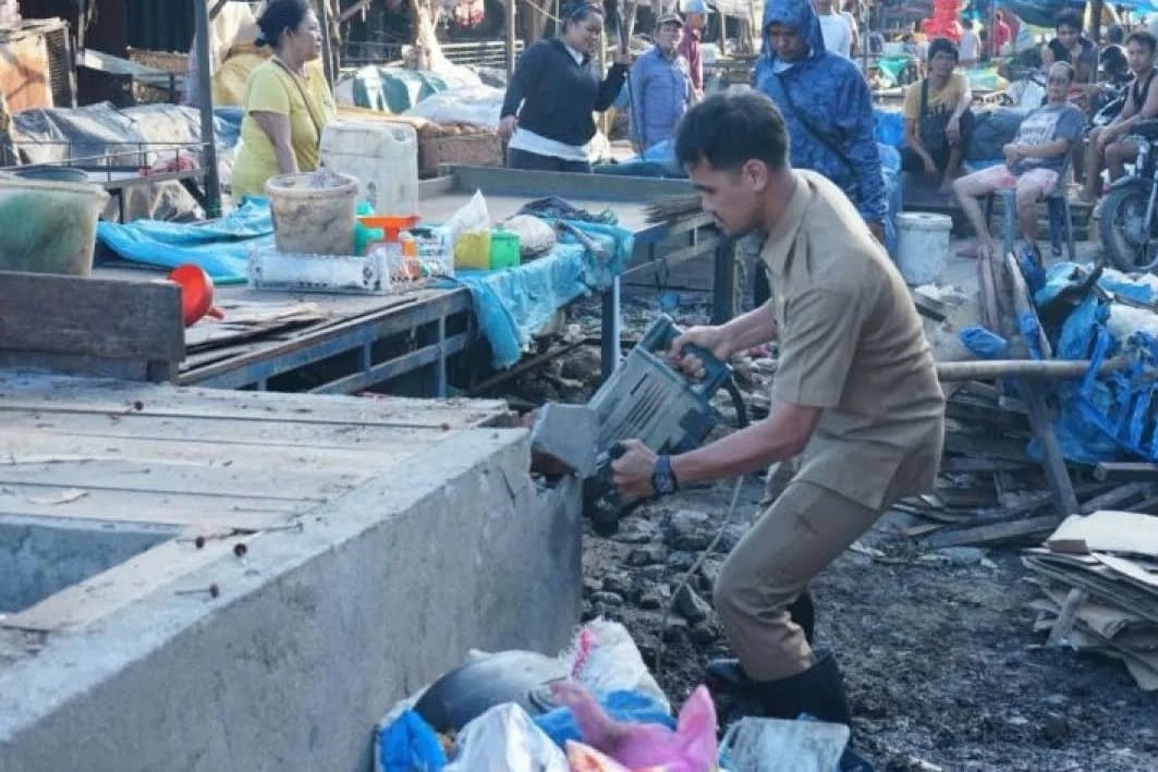 Usai Kebakaran, Pemkot Pematangsiantar Tertibkan Bangunan PKL di Pasar Dwikora
