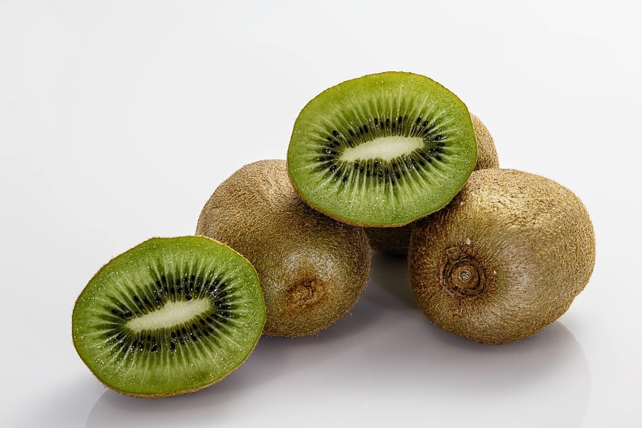  Rahasia Buah Kiwi: 10 Manfaat Dahsyat untuk Kesehatan Tubuh, Kulit, dan Diet Sehat