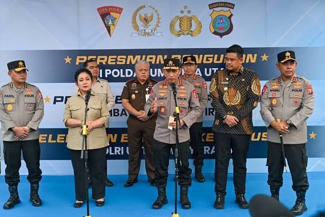 Bobby Nasution Dampingi Kapolri Lepas Ratusan Bantuan untuk Bencana Sumatera