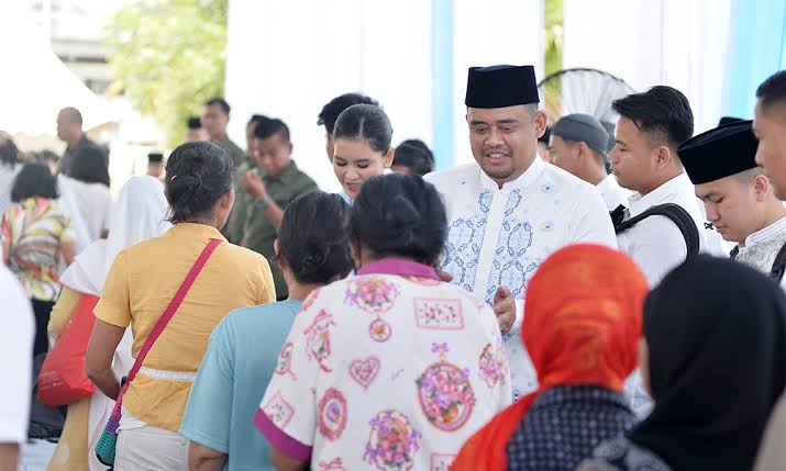 Lebaran Bareng Gubernur, Antrean Panjang Warnai Open House Bobby Nasution