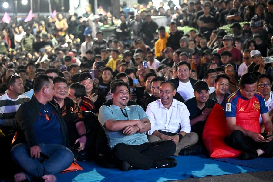 Bobby Nasution Nobar Final Piala Dunia 2026 Bareng Ribuan Warga Gunungsitoli