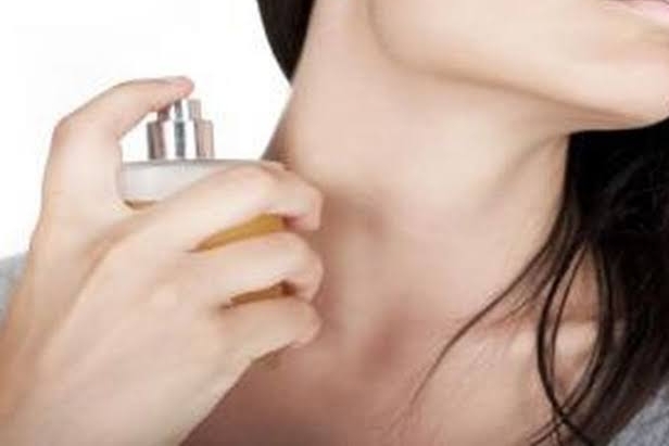 Hindari Semprot Parfum di Leher !! Ini Risiko dan Cara Pakai yang Lebih Aman