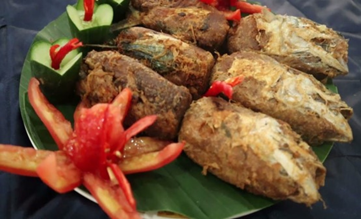 Bukan Dipanggang, Tapi Digoreng! Ini Cerita Unik Ikan Panggang Geleng Khas Pesisir Sibolga