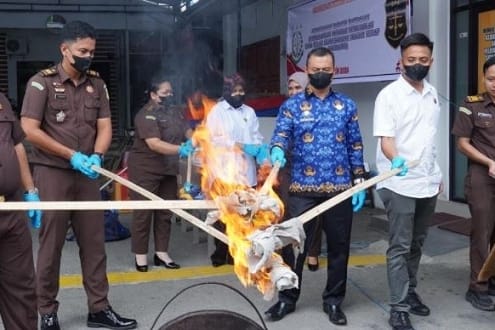 Kejaksaan Negeri Batu Bara Musnahkan Barang Bukti dari Total 99 Perkara