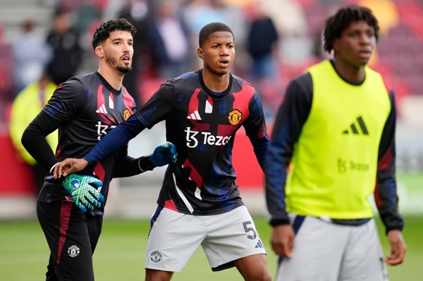 Diturunkan Kontra Brentford, Chido Obi Jadi Pemain Termuda Manchester United di Liga Inggris