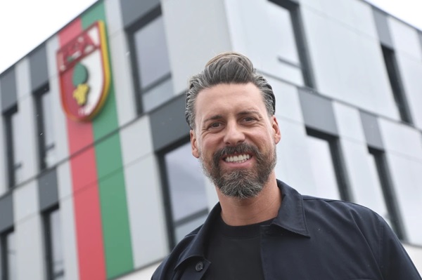 Sandro Wagner Resmi Jadi Pelatih Augsburg, Siap Bawa Perubahan Besar!