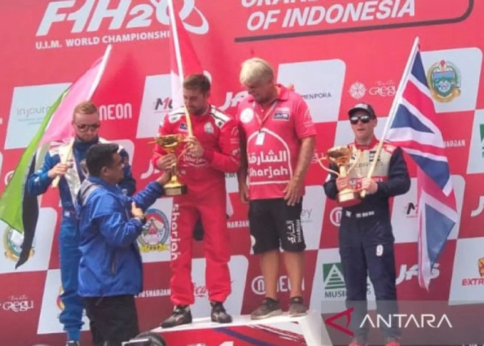  Gubernur Sumut Apresiasi Antusiasme Masyarakat Saksikan F1 Powerboat 2025 di Danau Toba