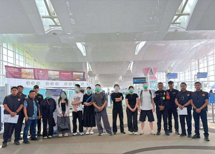 Kerja Jadi Fotografer hingga Make Up Artist di Hotel, 8 WN China Dideportasi Imigrasi Medan
