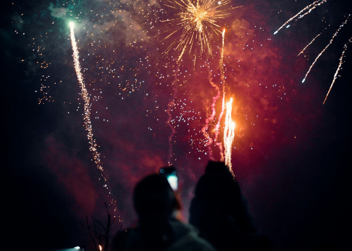 Wujud Empati Korban Bencana Sumatera, Sejumlah Daerah Ini Pilih Larang Pesta Kembang Api Malam Tahun Baru
