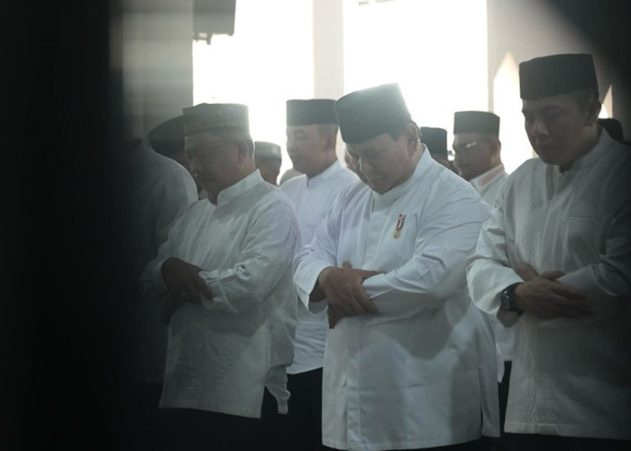 Momen Haru di Aceh Tamiang: Presiden Prabowo Shalat Idul Fitri Bersama 1.300 Warga di Masjid Darussalam