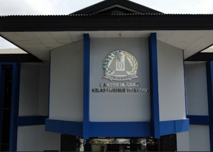  Oknum Petugas Imigrasi Batam Dinonaktifkan, Diduga Terima Pungli Ratusan Dolar Singapura