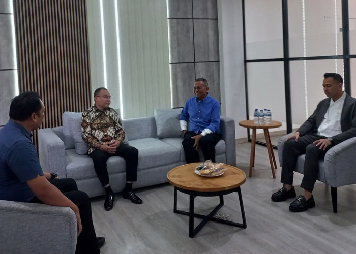 Raffi Ahmad dan Sufmi Dasco Kunjungi Kantor Disway, Dahlan Iskan Sambut Penuh Keakraban