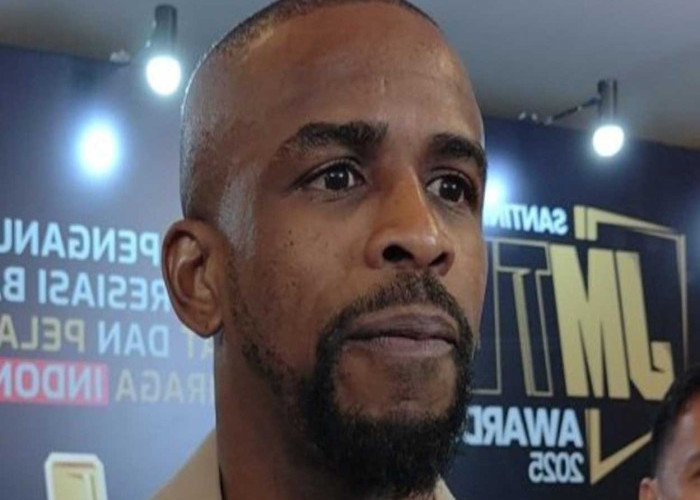 Sebut Timnas Mundur Lagi, Greg Nwokolo: Kita Tidak Butuh Pelatih yang Bicara Proses!