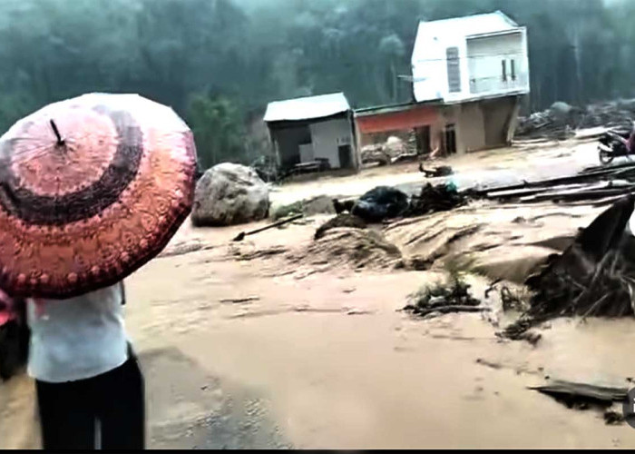 Terjadi Lagi! Banjir Bandang Hancurkan Jembatan dan Tanggul di Tapteng,  Warga Kembali Mengungsi
