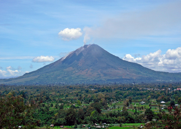 Aktivitas Meningkat, Pemkab Karo Patok Zona Merah Gunung Sinabung Hingga 3,5 Km