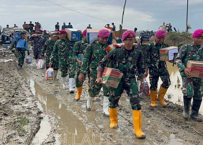 TNI AL Distribusikan Logistik Bencana ke Wilayah Terpencil Aceh dan Sumatera Lewat Jalur Udara