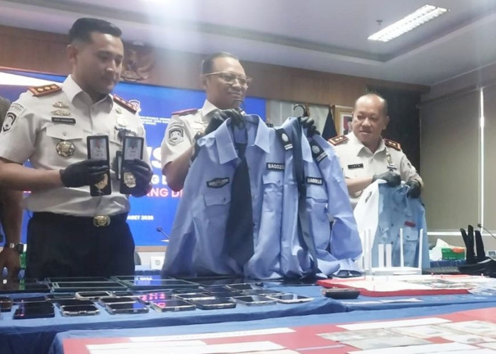 Sindikat Scam Online 13 WN Jepang di Bogor Menyamar Jadi Polisi dan Pakai Atribut Palsu